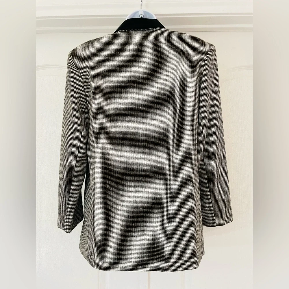 Black and White Women's Blazer - Picture 4 of 8